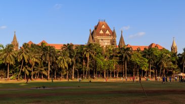 Principal Employer to pay gratuity to contract labours engaged regularly through multiple contractors: Bombay High Court